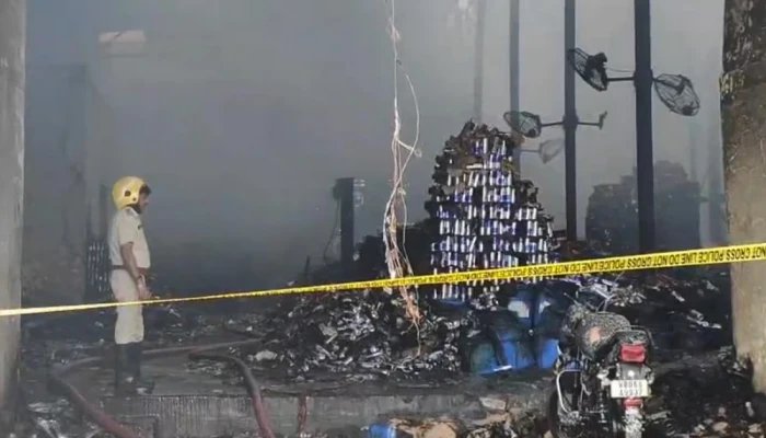 কলকাতায় গুদামে ভয়াবহ আগুন, ৭ জনের প্রাণহানি