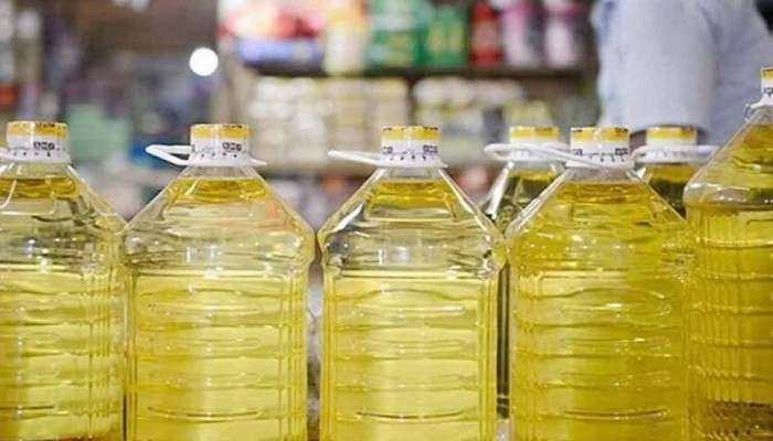 নাসীরুদ্দীন পাটওয়ারীর ওপর ডিম নিক্ষেপ