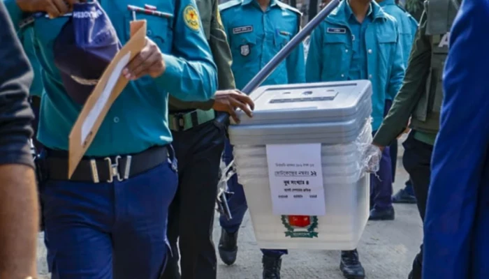 ত্রয়োদশ সংসদ নির্বাচনের প্রস্তুতি: ব্যালট পেপার যাচ্ছে জেলায় জেলায়