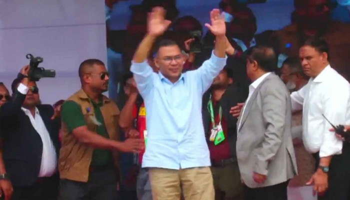 বরিশালের জনসভা মঞ্চে তারেক রহমান