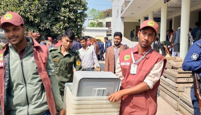 শেরপুরের ২৯৯ ভোটকেন্দ্রে পৌঁছেছে নির্বাচনী সরঞ্জাম