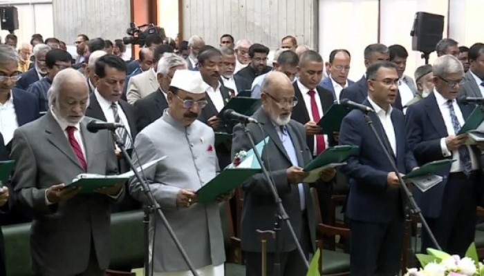 শপথ নিলেন তারেক রহমানসহ বিএনপির সংসদ সদস্যরা