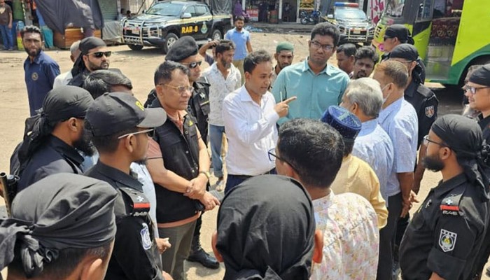 হানিফ পরিবহনের ২১ যাত্রীর বাড়তি ভাড়া ফিরিয়ে দিলেন ম্যাজিস্ট্রেট