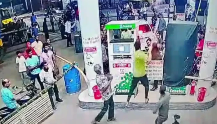 বোতলে তেল না দেওয়ায় পাম্প কর্মীকে মারধর