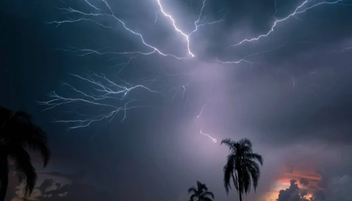 ৬০ কিলোমিটার বেগে ঝড়-বজ্রবৃষ্টির আভাস