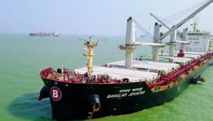 হরমুজ প্রণালি পেরোনোর পথে বাংলাদেশি জাহাজ