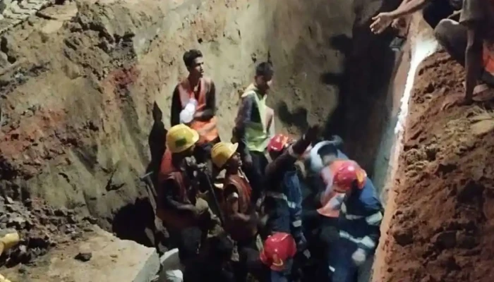 চট্টগ্রামে মাটি খননের সময় ২ শ্রমিকের মৃত্যু