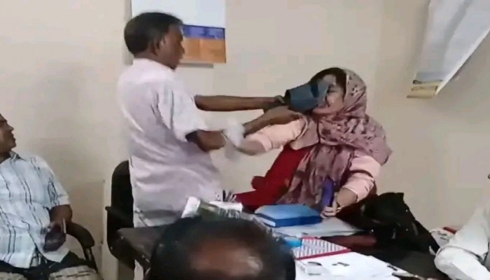 রাজশাহীর দুর্গাপুরে কলেজে বিএনপি নেতাকর্মীদের হামলা-ভাঙচুর, অধ্যক্ষসহ আহত ৫