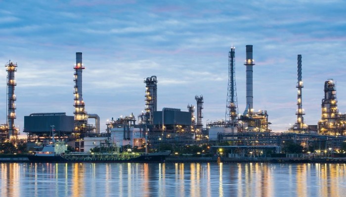 ইরানের তেল কেনায় চীনের ওপর নিষেধাজ্ঞা দিল যুক্তরাষ্ট্র