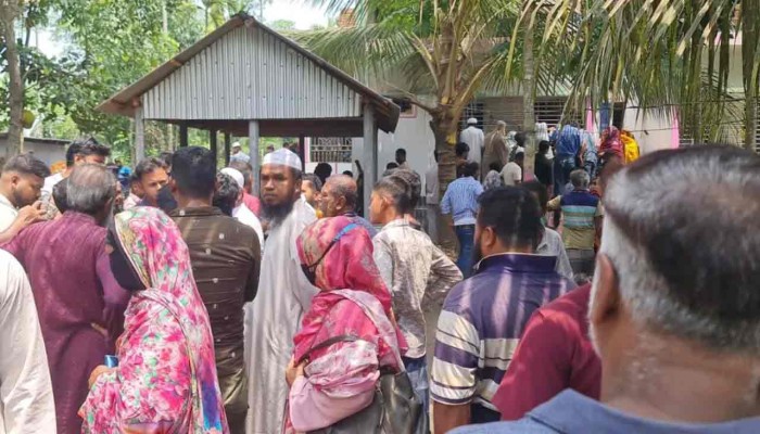 গাজীপুরে একই পরিবারের ৫ জনকে গলা কেটে হত্যা