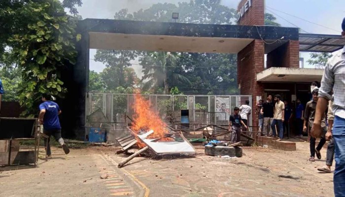 ভিসি নিয়োগ ঘিরে রণক্ষেত্র ডুয়েট, আহত ১৫