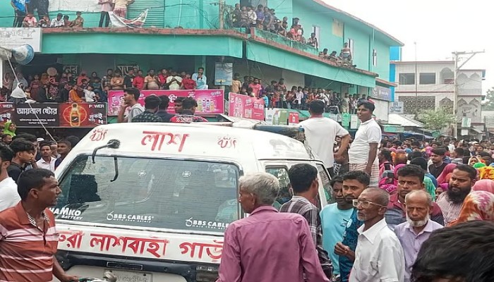 রাজশাহীতে শিশু হত্যার প্রতিবাদে মরদেহবাহী অ্যাম্বুলেন্স আটকে বিচারের দাবিতে বিক্ষোভ