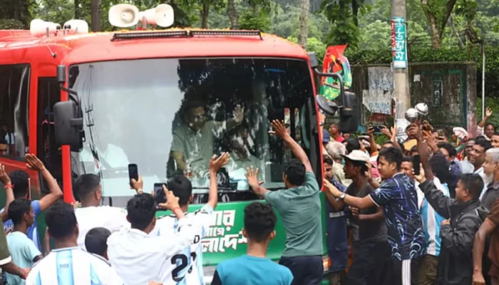 সিলেটে পৌঁছেছেন প্রধানমন্ত্রী, সড়কপথে মৌলভীবাজারের উদ্দেশে রওনা