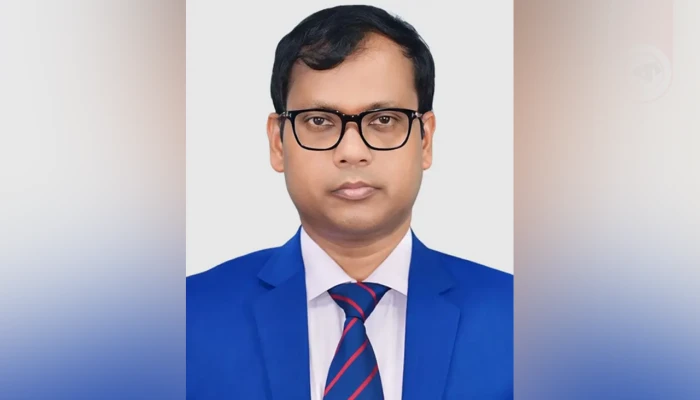 শাহজালাল মাজারে ৫ লাখ টাকা দিলেন সাবেক ডিসি সারওয়ার