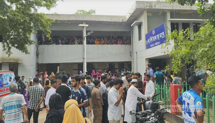 লক্ষ্মীপুরে ২ মেয়েসহ মাকে কুপিয়ে হত্যা, গুরুতর জখম আরেক মেয়ে