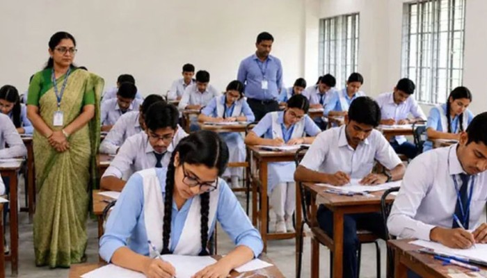 নতুন প্রযুক্তির নজরদারিতে আজ সারাদেশে চলছে এইচএসসি পরীক্ষা