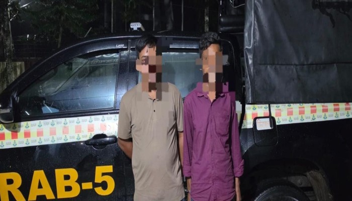 রাজশাহীতে র‌্যাবের অভিযানে ৭০০ পিস ট্যাপেন্টাডলসহ গ্রেপ্তার-২