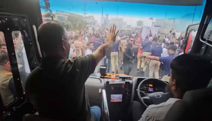 বরিশালের পথে প্রধানমন্ত্রী