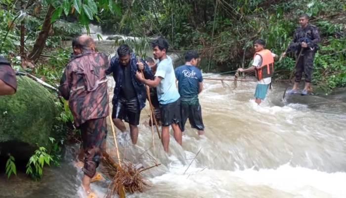 ৪৮ ঘন্টার শ্বাসরুদ্ধকর অভিযানে থানচিতে ৪ পর্যটক উদ্ধার