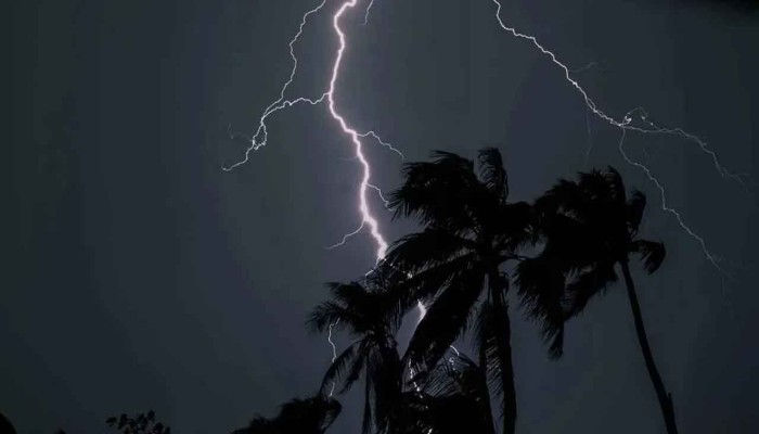 দুপুরের মধ্যে ১৩ অঞ্চলে ঝড়ের পূর্বাভাস