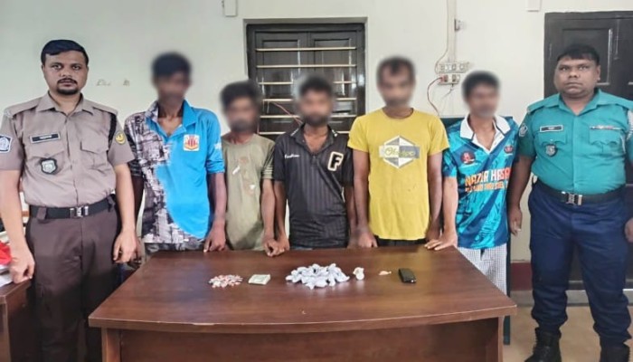 রাজশাহীতে অভিযানে ৫ মাদক ব্যবসায়ী গ্রেপ্তার, গাঁজা-হেরোইন-ইয়াবা উদ্ধার