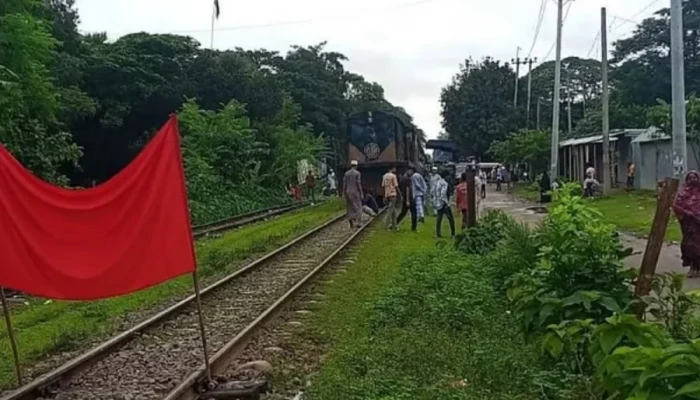 ঢাকা-ময়মনসিংহ রেলপথে ট্রেন চলাচল বন্ধ