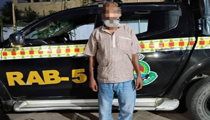 রাজশাহীর গোমস্তাপুরে চাঞ্চল্যকর হত্যা মামলার আসামী র‌্যাবের হাতে আটক