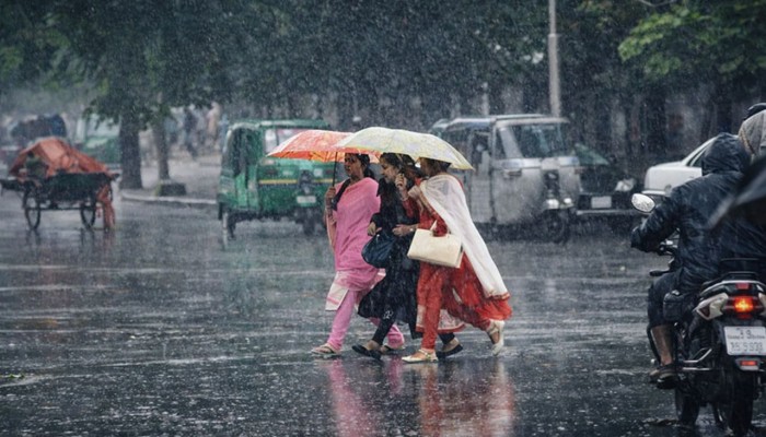 দেশের ৭ অঞ্চলে ঝোড়ো হাওয়াসহ বজ্রবৃষ্টির আভাস