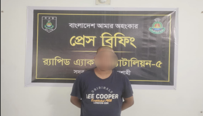 নওগাঁয় সাইবার অপরাধের নেটওয়ার্ক ভেঙে দিলো র‍্যাব-৫, তথ্য পাচারকারী গ্রেপ্তার