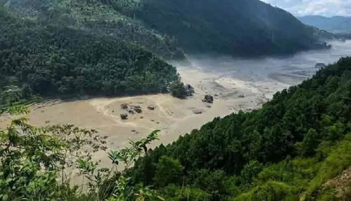 নেপালে আবারও ভয়াবহ বন্যা, ভেসে গেল ঘরবাড়ি-সেতু