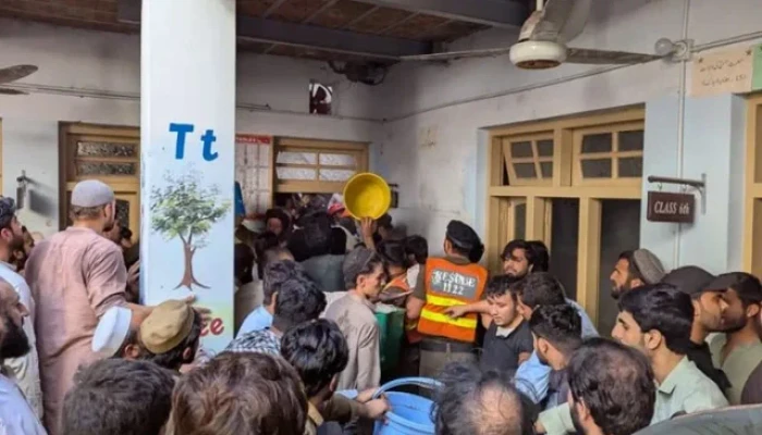 পাকিস্তানে স্কুলের ছাদ ধসে নিহত ২৯, অধিকাংশই শিশু
