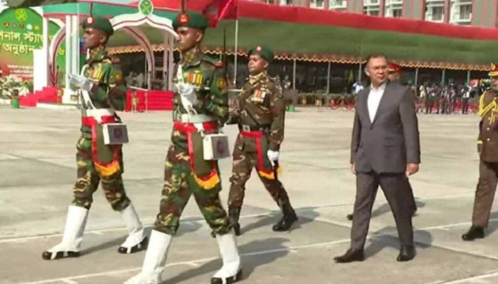 সেনাবাহিনীর ৭ ইউনিটকে জাতীয় পতাকা দিলেন প্রধানমন্ত্রী