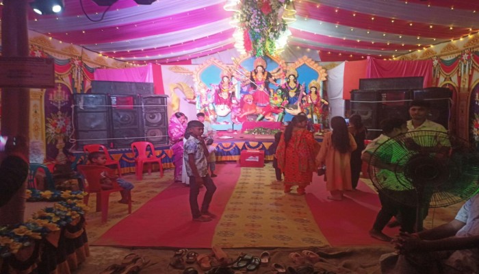 শা^ন্তি^পূর্ণ পরিবেশে গোদাগাড়ীর ৪২টি ম^ণ্ড^পে উদযাপিত হচ্ছে শা^রদী^য় দু^র্গো^ৎসব