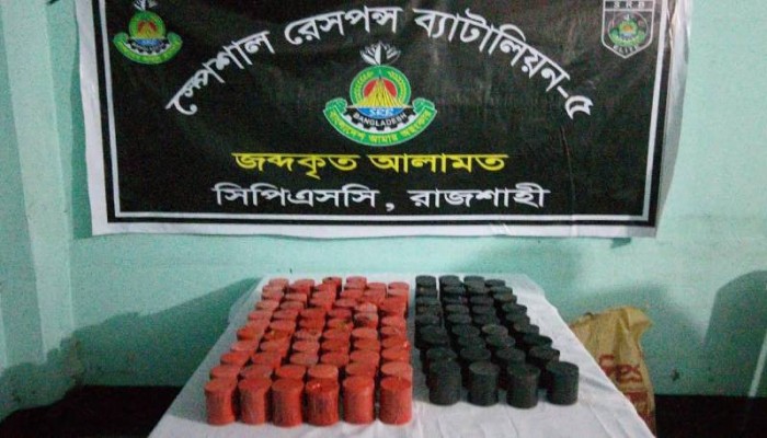 রাজশাহীর কাশিয়াডাঙ্গা এলাকা থেকে ১০৩ টি তাঁজা ককটেল উদ্ধার