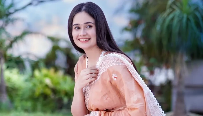 ঐশীর নামে ভুয়া ফেসবুক আইডি, সতর্কবার্তা অভিনেত্রীর