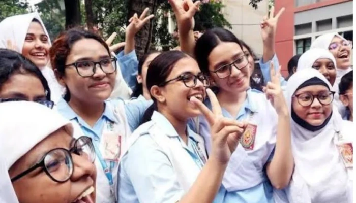 এবার এইচএসসিতে জিপিএ-৫ পেয়েছেন ৪০ হাজার ৮৪ জন