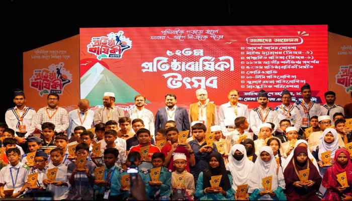 বাহান্ন সন ফুরফুরে মন আয় রে ছুটে আয় সম্ভাবনার জোসনা আনি আঁধার দুনিয়ায়